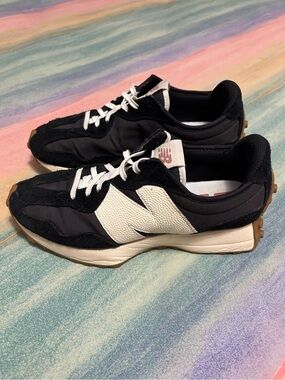 New Balance 327 'Black White Gum' sneaker shoes womens size 9.5